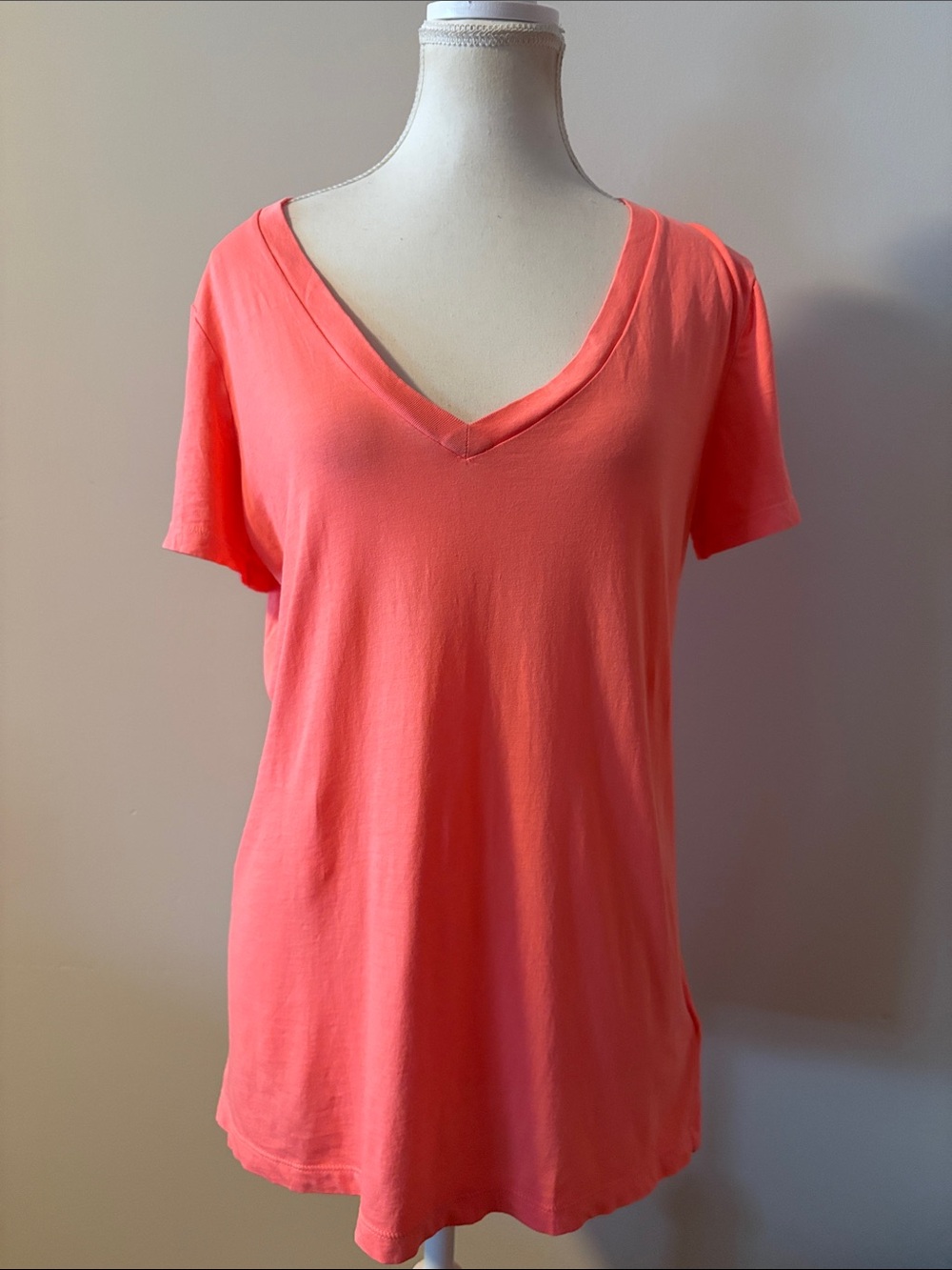 NWOT GAP 100% Cotton Vintage Wash Coral Deep V-Neck Short Sleeve Tee. Size M